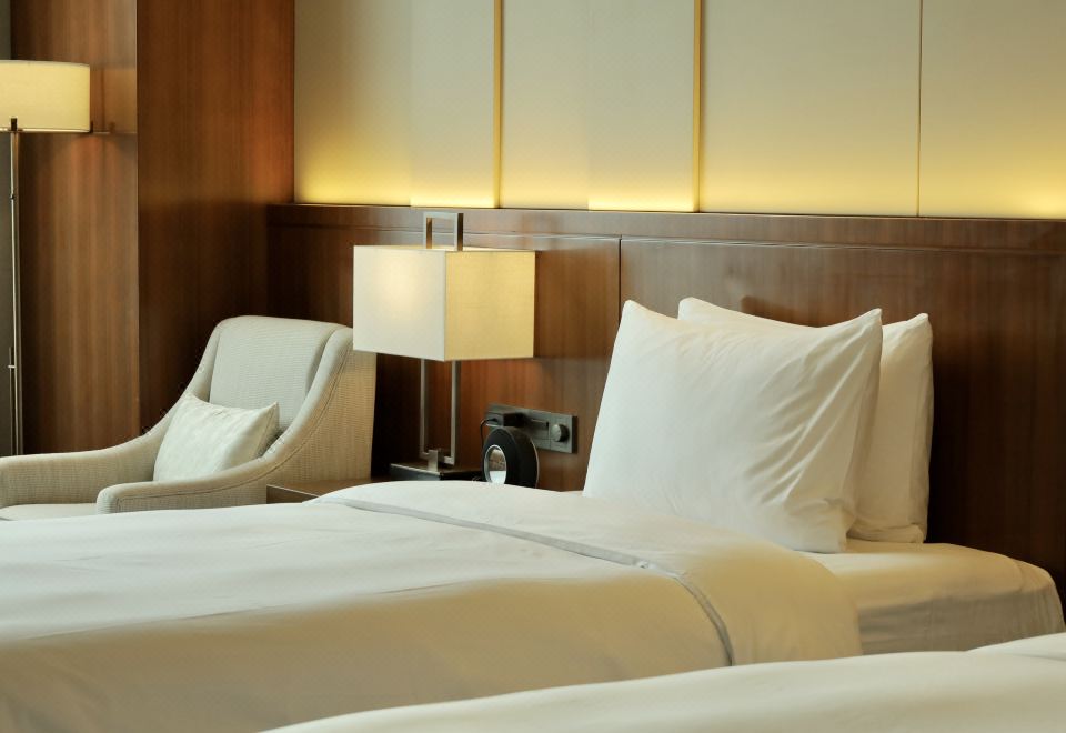 Oakwood Premier TongluSuperior Twin Room