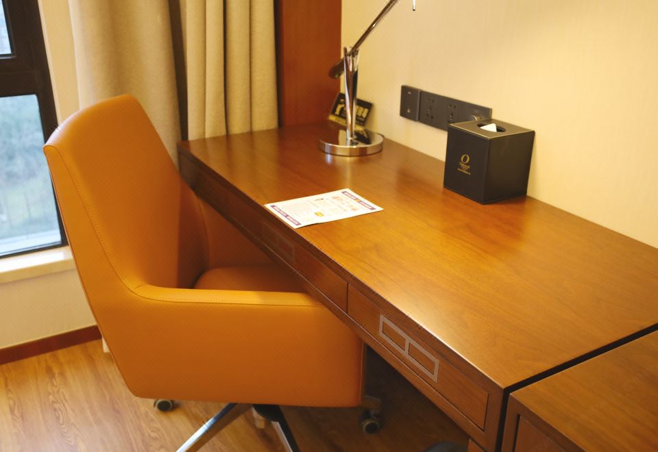 Oakwood Premier TongluStudio Deluxe Twin