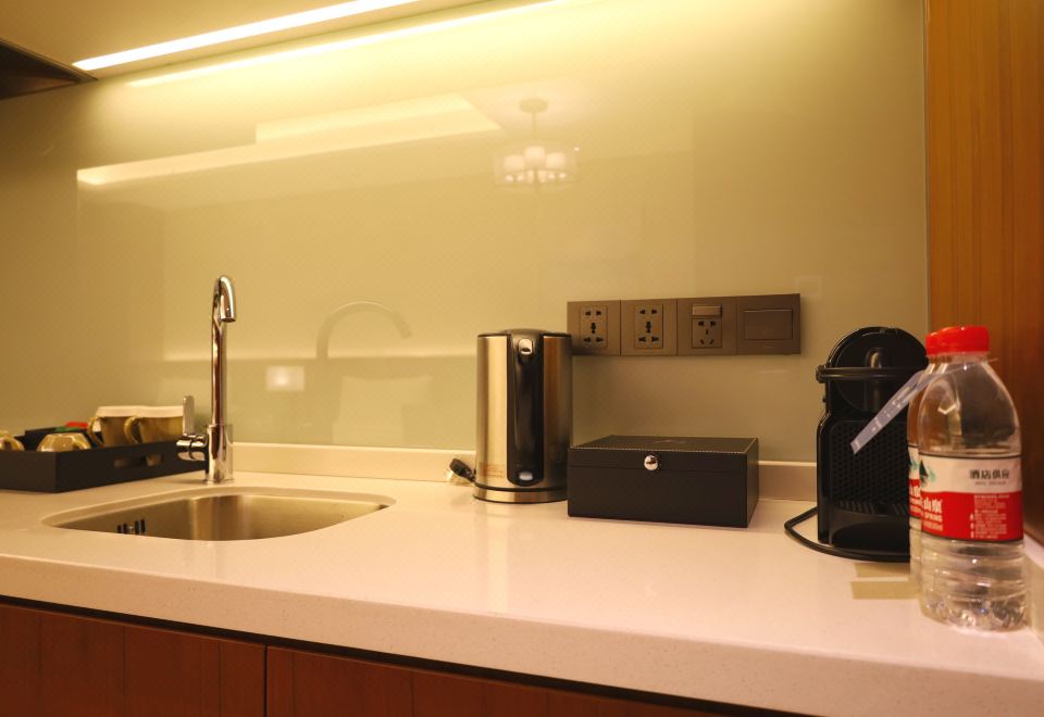 Oakwood Premier TongluStudio Deluxe Twin