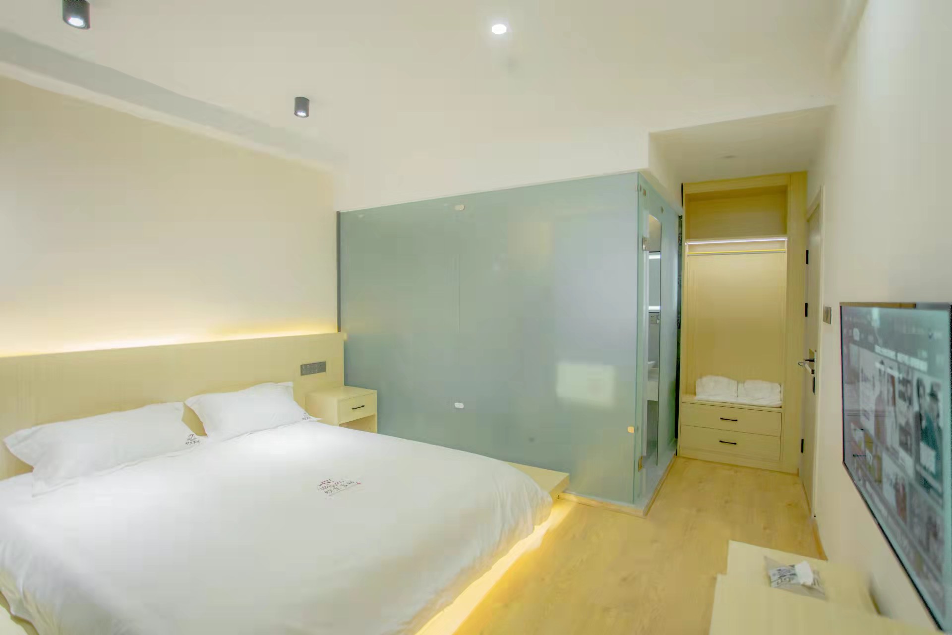 特惠阳光大床房