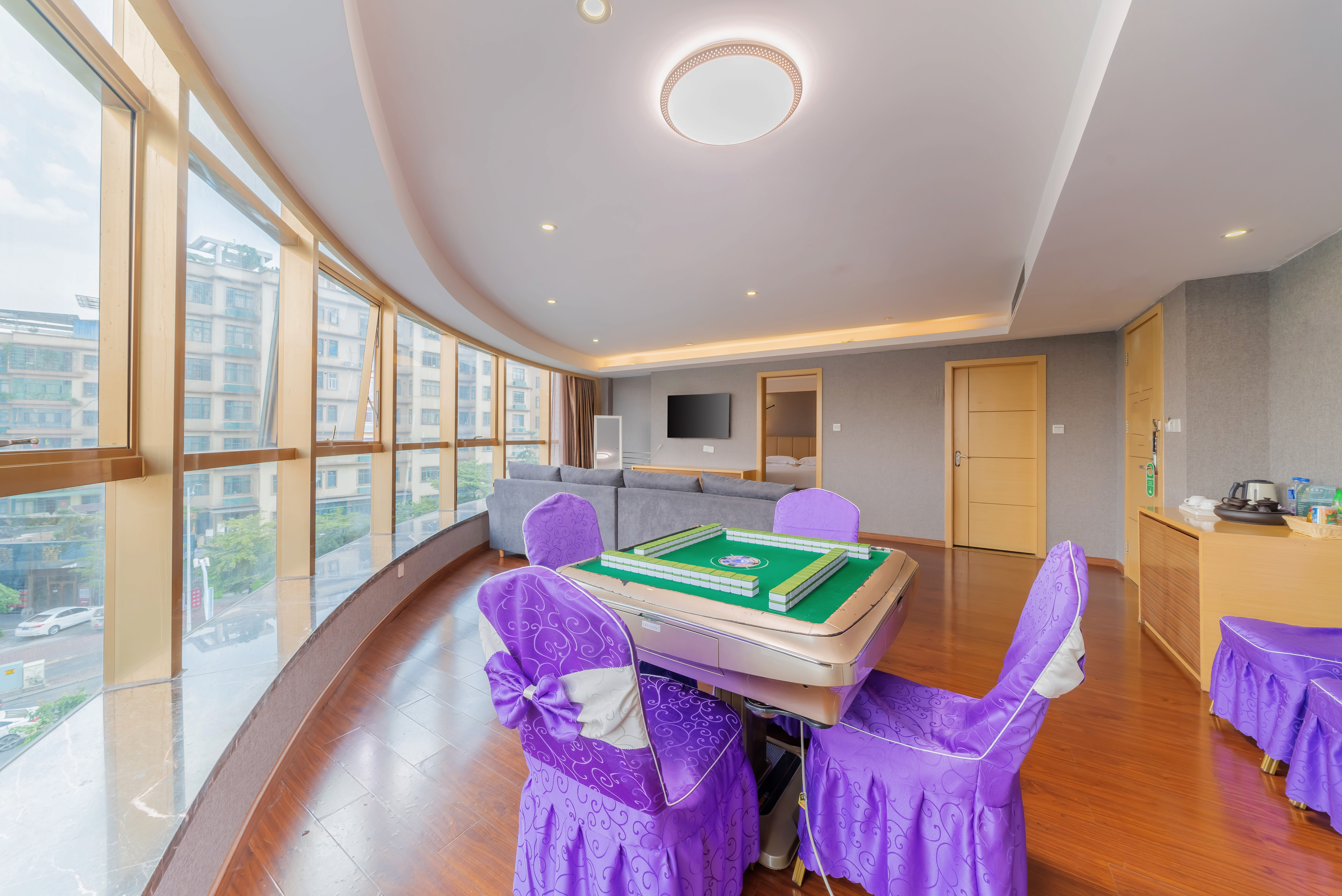 豪华麻将双床套房「一室一厅+全景落地窗+大麻将子」