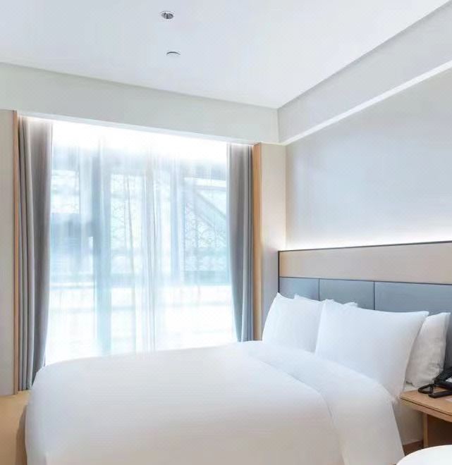 商务大床房（65寸电视+智能投屏+独立空调）