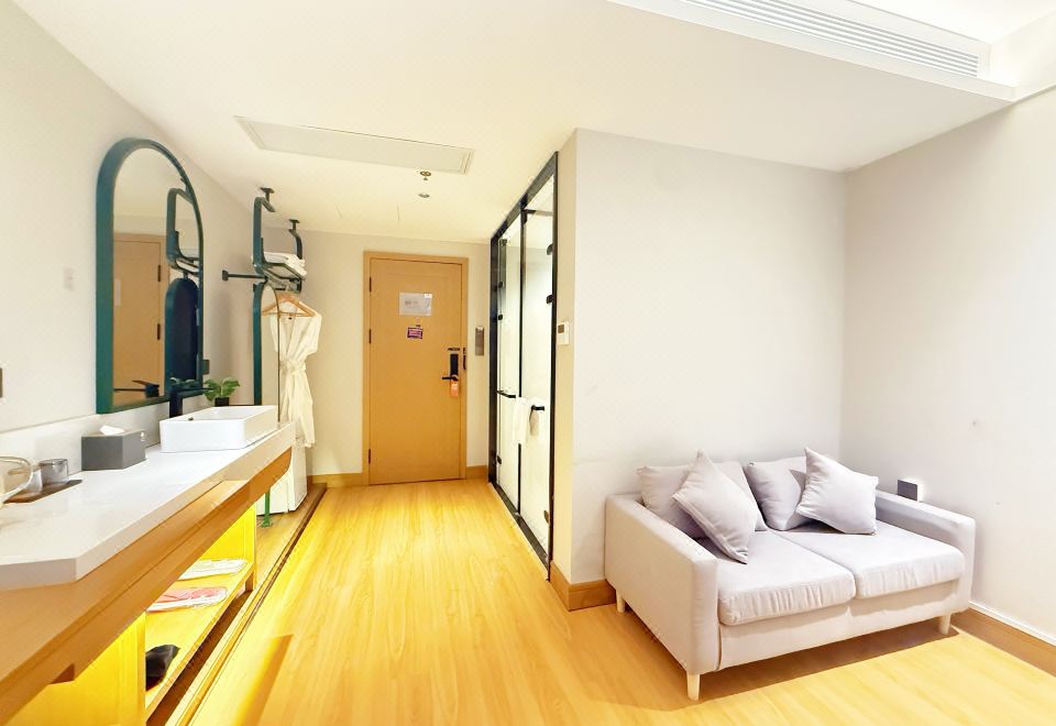 商务舒适大床房 （65寸高清投屏）