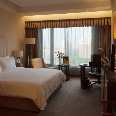水岸景觀大床房 揚州東關街凱莎華美達廣場飯店優惠