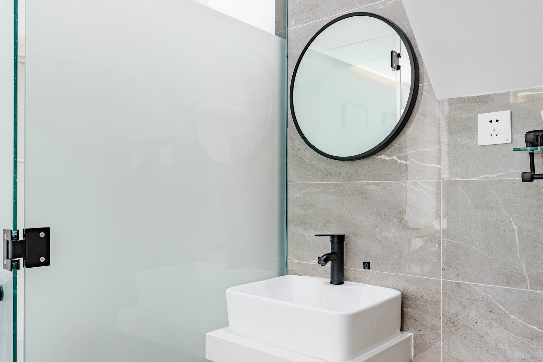 观海loft家庭房（全景飘窗+休闲桌椅）