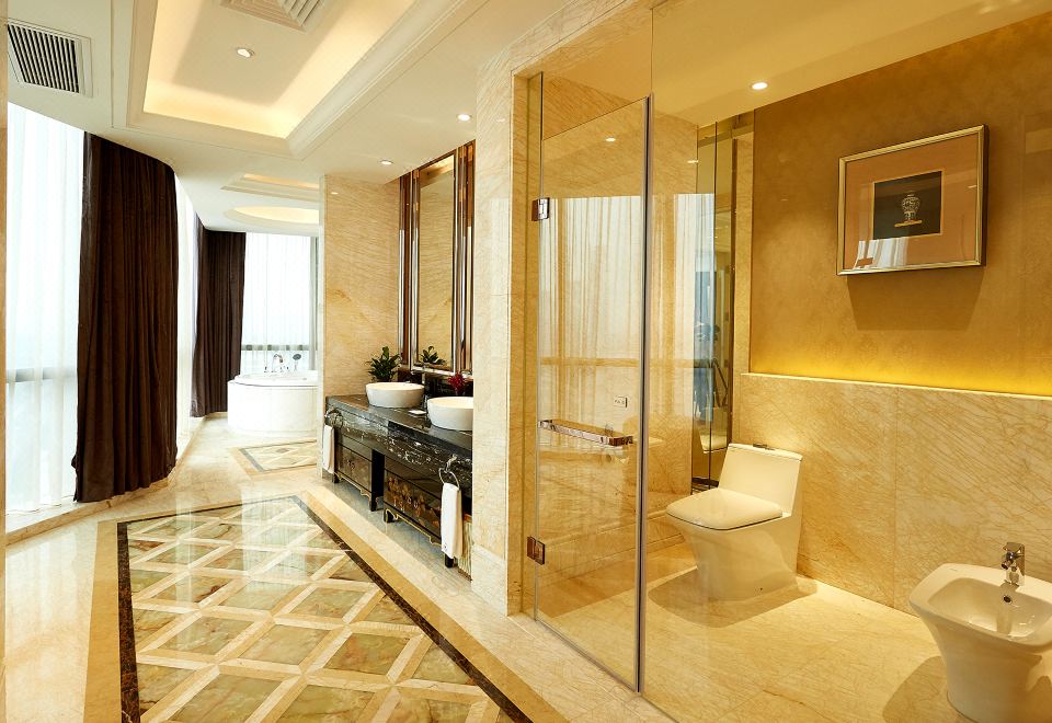 总统套房三房二厅（带厨酒吧+乾湿蒸+按摩床+180度江景+麻将房）