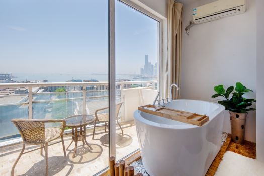 Floral Hotel·Qiyue Hotel (Qingdao Olympic Sailing Center May 4th Plaza store)