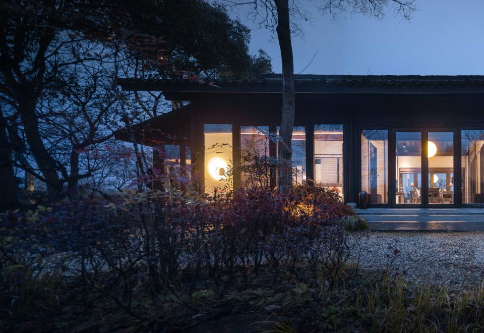 豪华湖景泳池双卧别墅