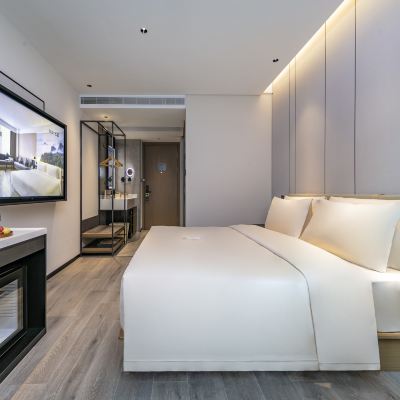 高級大床房（Mini小冰箱+投屏電視+空氣凈化器） 泉州寶洲路宏昌亞朵飯店優惠