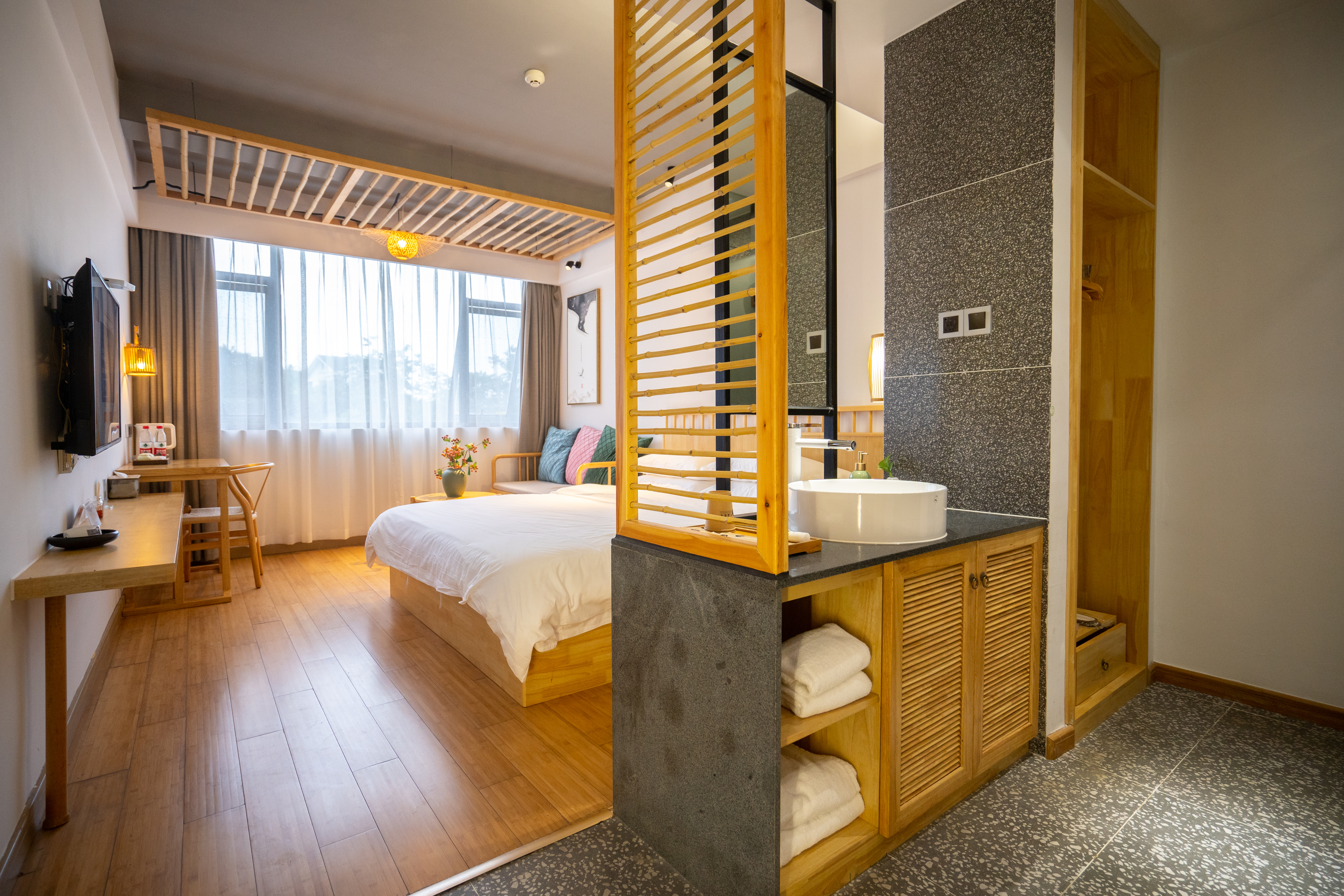 院景大床房（清池映景+温馨床品）