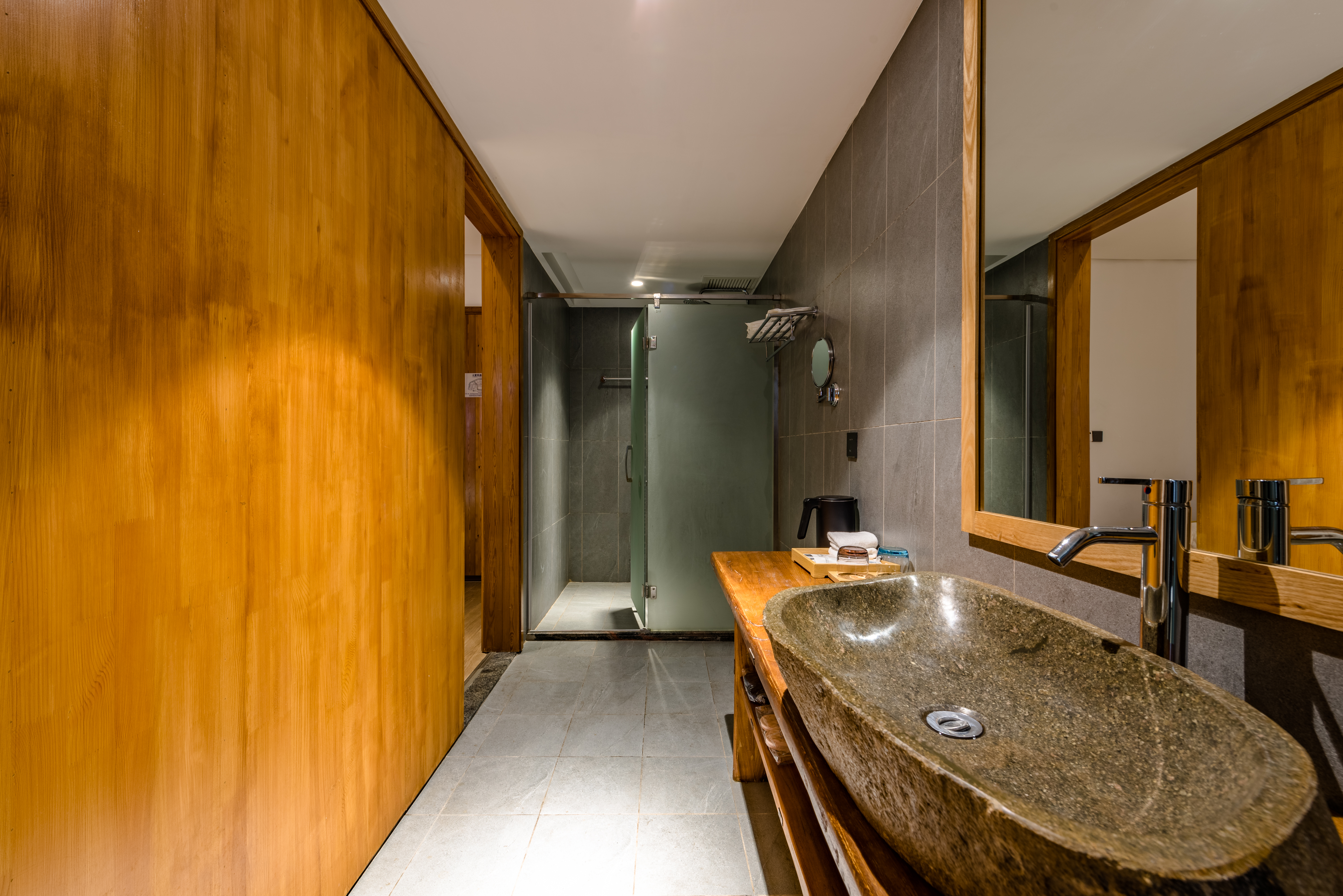 温馨阳台家庭房 （小冰箱、浴袍、保险箱）