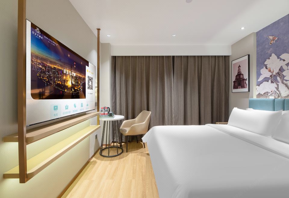 Zero Pressure Light Elegant Queen Bed Room