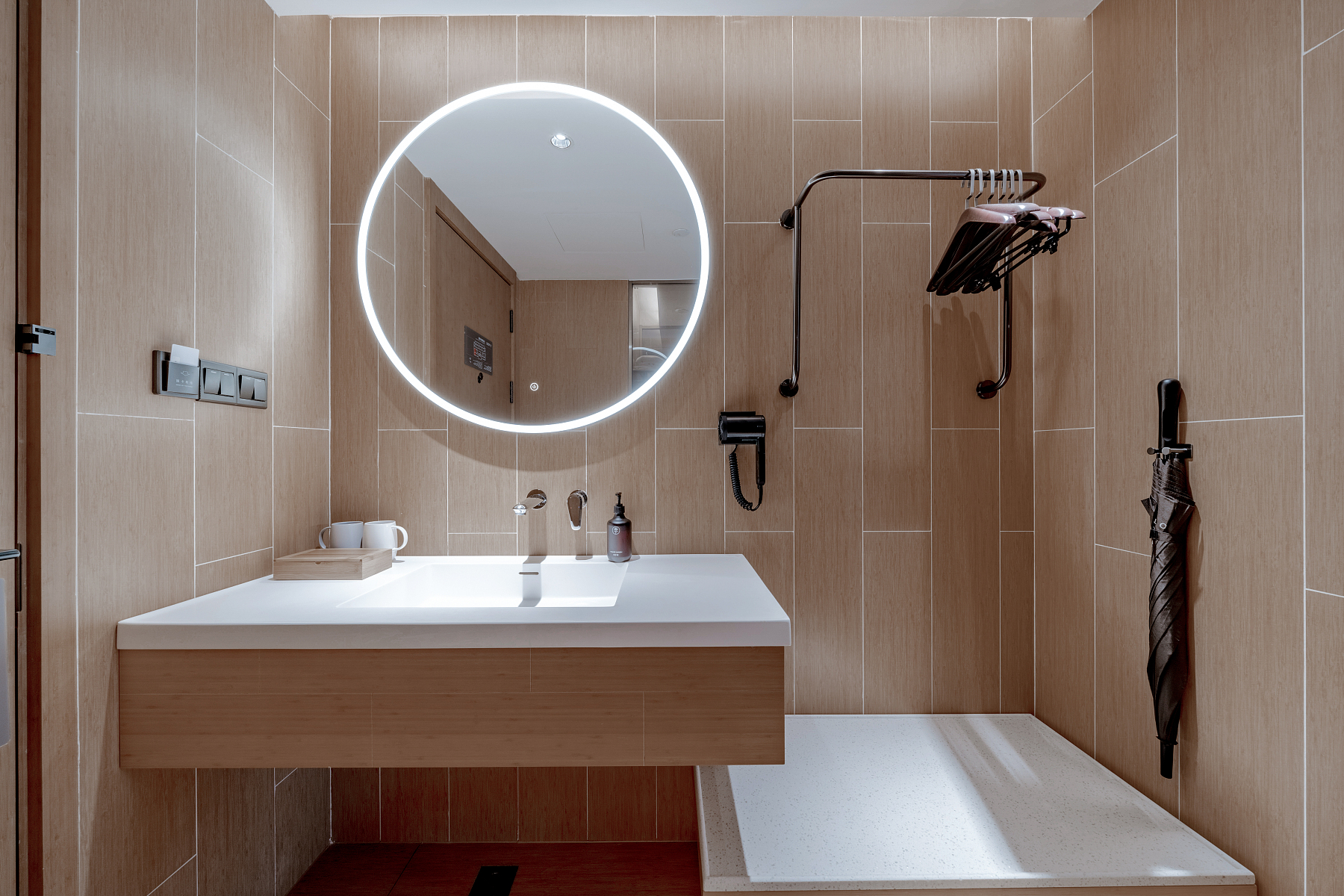 高级大床房（可投屏65寸电视+冰箱+金可儿床垫）