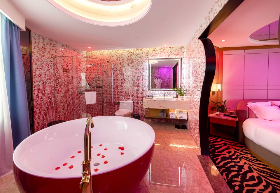 Yijing Guanlan HotelRomantic Honeymoon Room