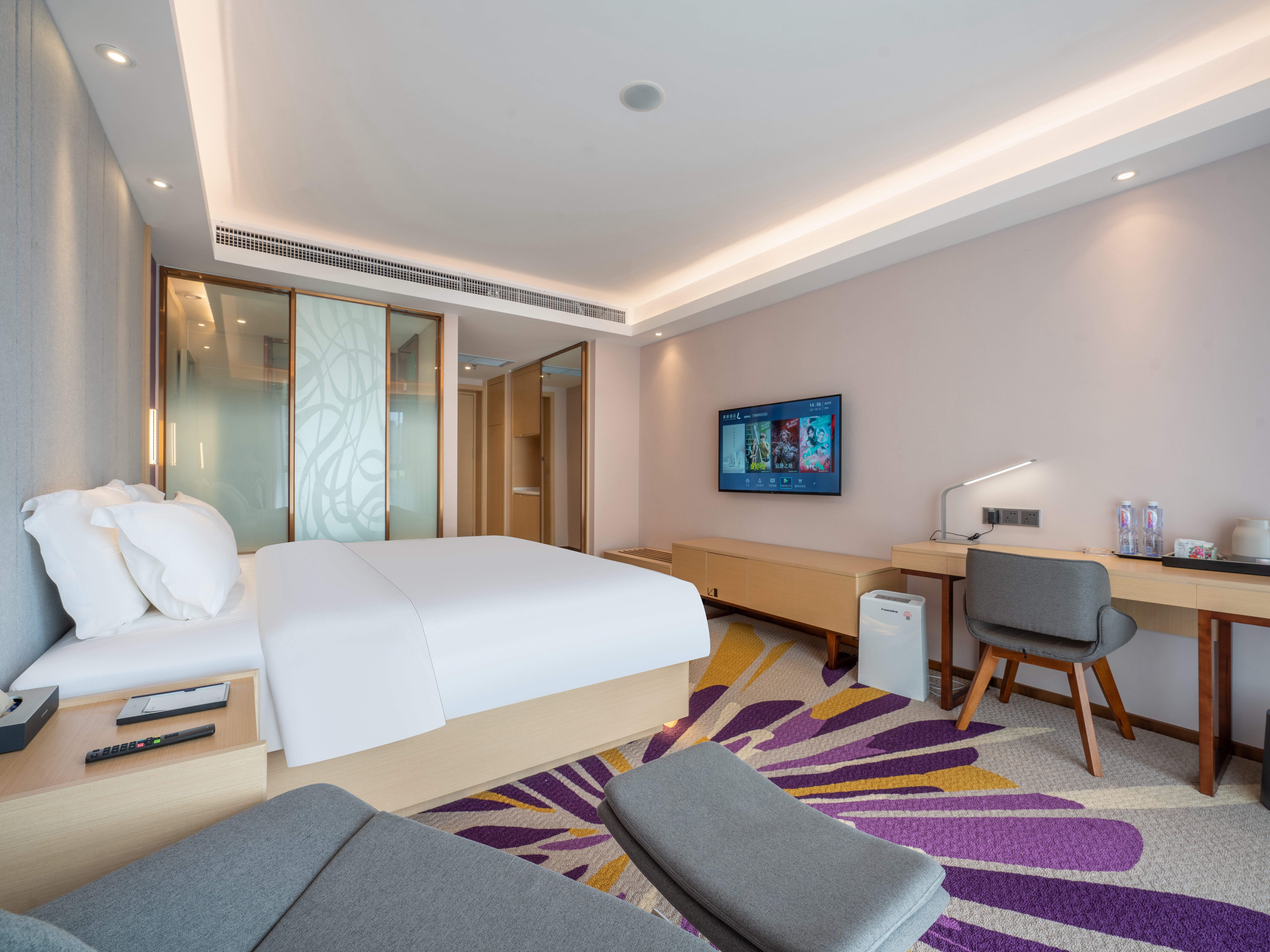 商务大床房（小冰箱-空气净化器）