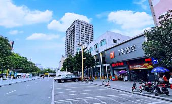 7 Day Hotel (Foshan Lecong Furniture City Lecong Xintiandi Shop)