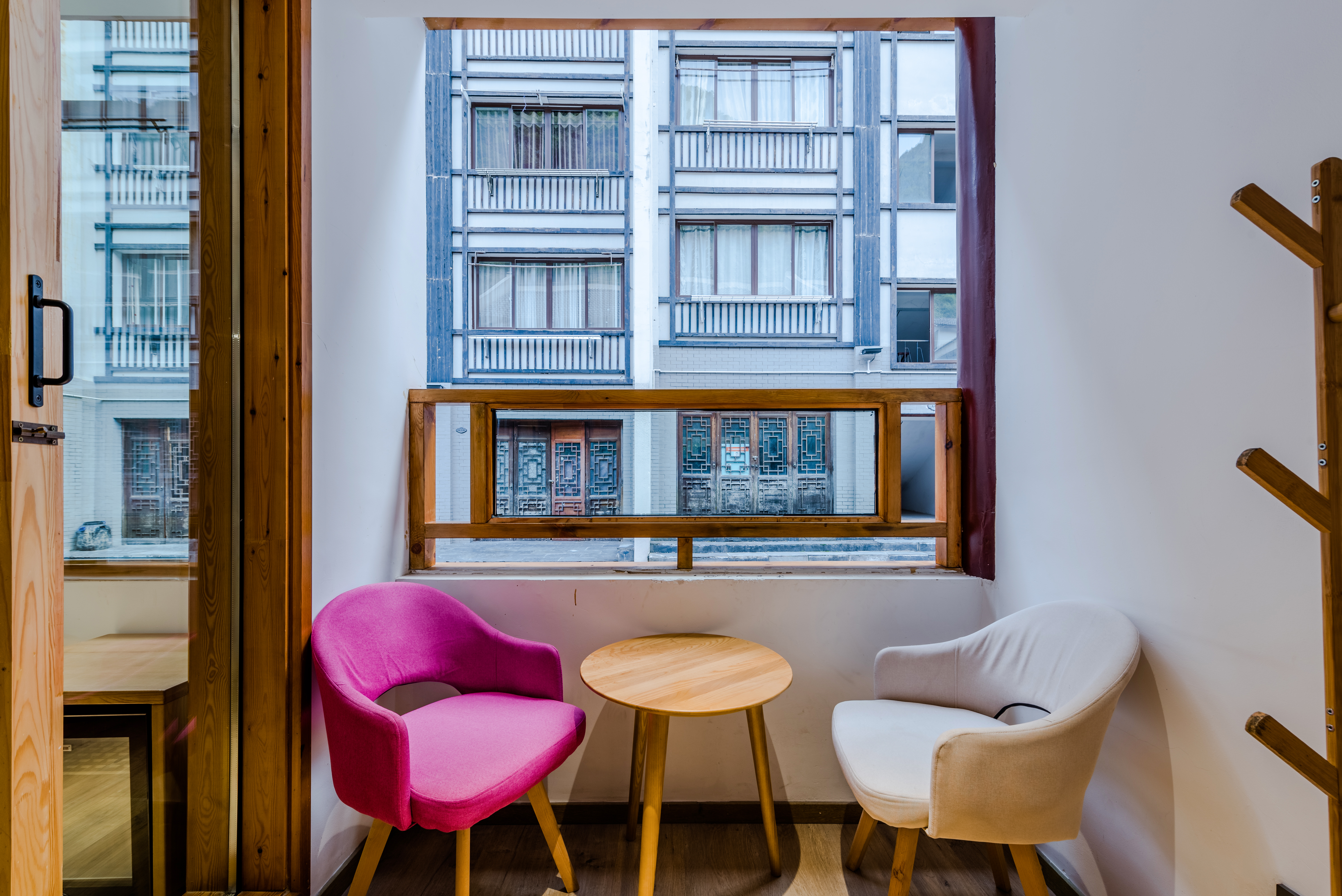 温馨阳台家庭房 （小冰箱、浴袍、保险箱）