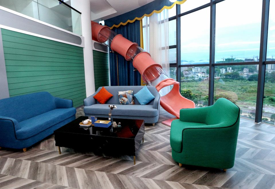 自由夢·Loft粉紅滑梯大套房【洗衣機+小廚房+冰箱】