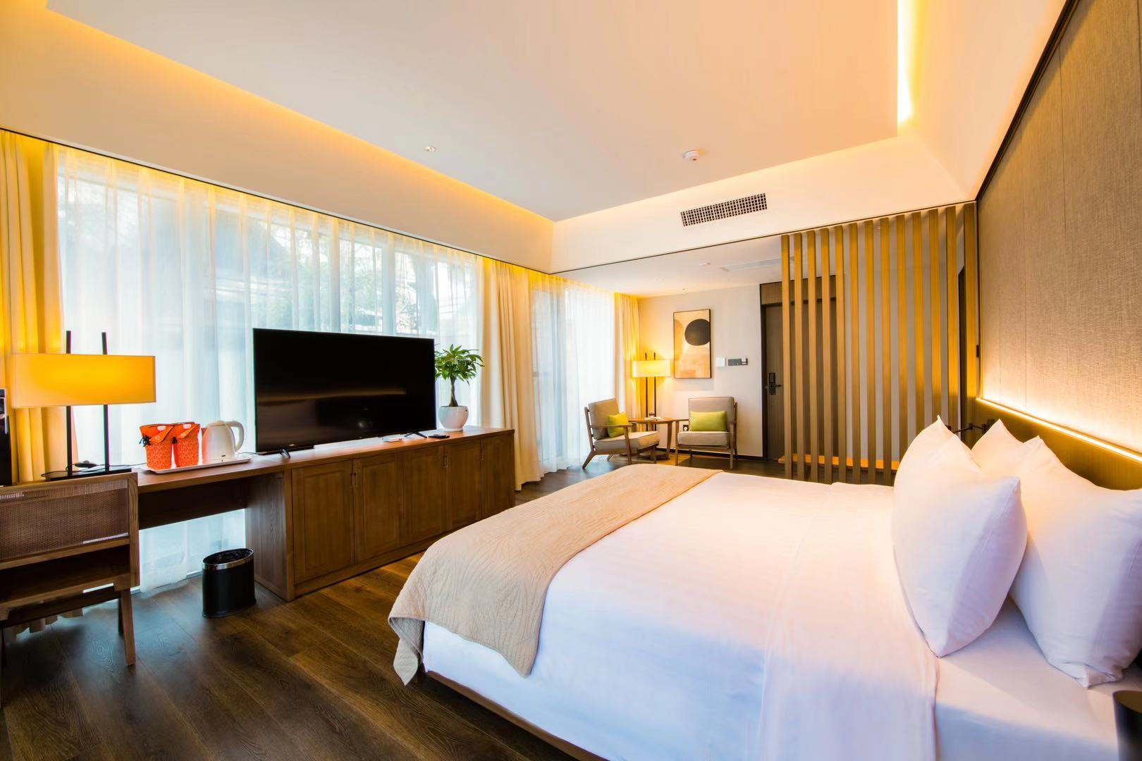 湖畔泡池大床房（户外泡池）