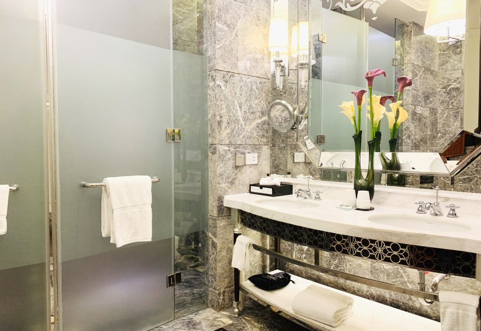 加床园景家庭阳台套房