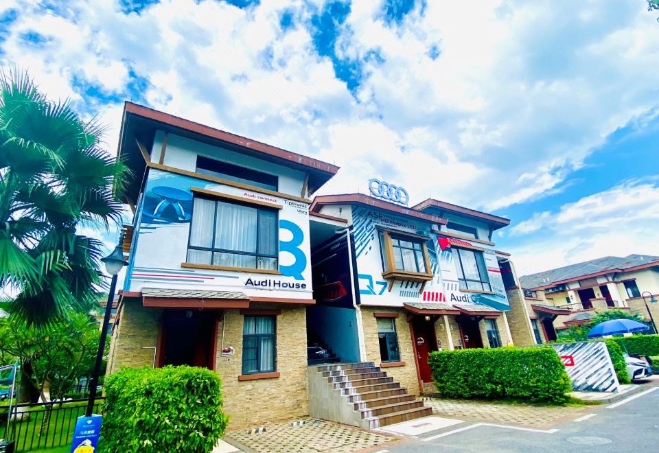 Baodun Lake Hushan Hot Spring ResortVenice Hot Spring Villa - 3-Room, Near Water