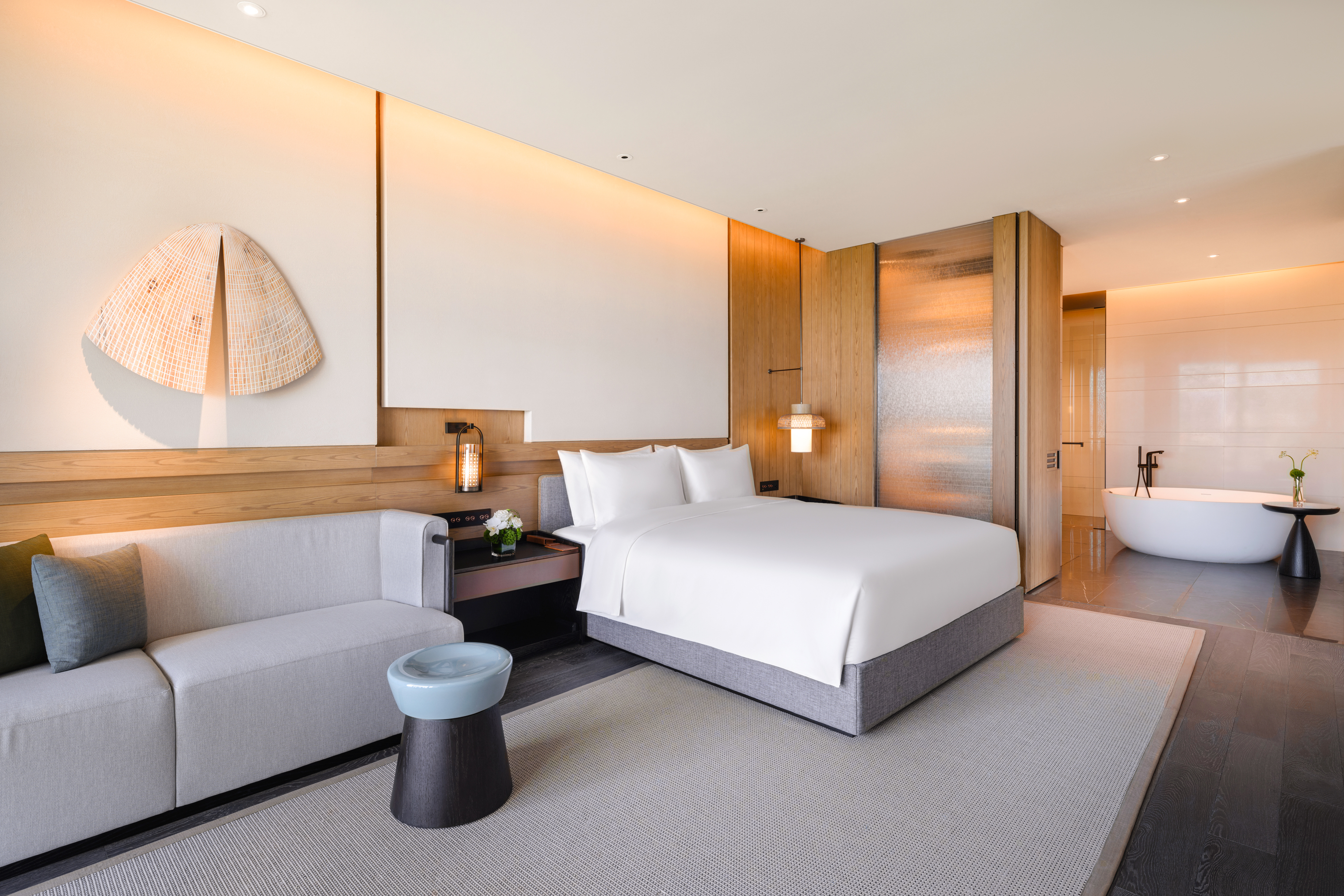 豪华湖景大床套房