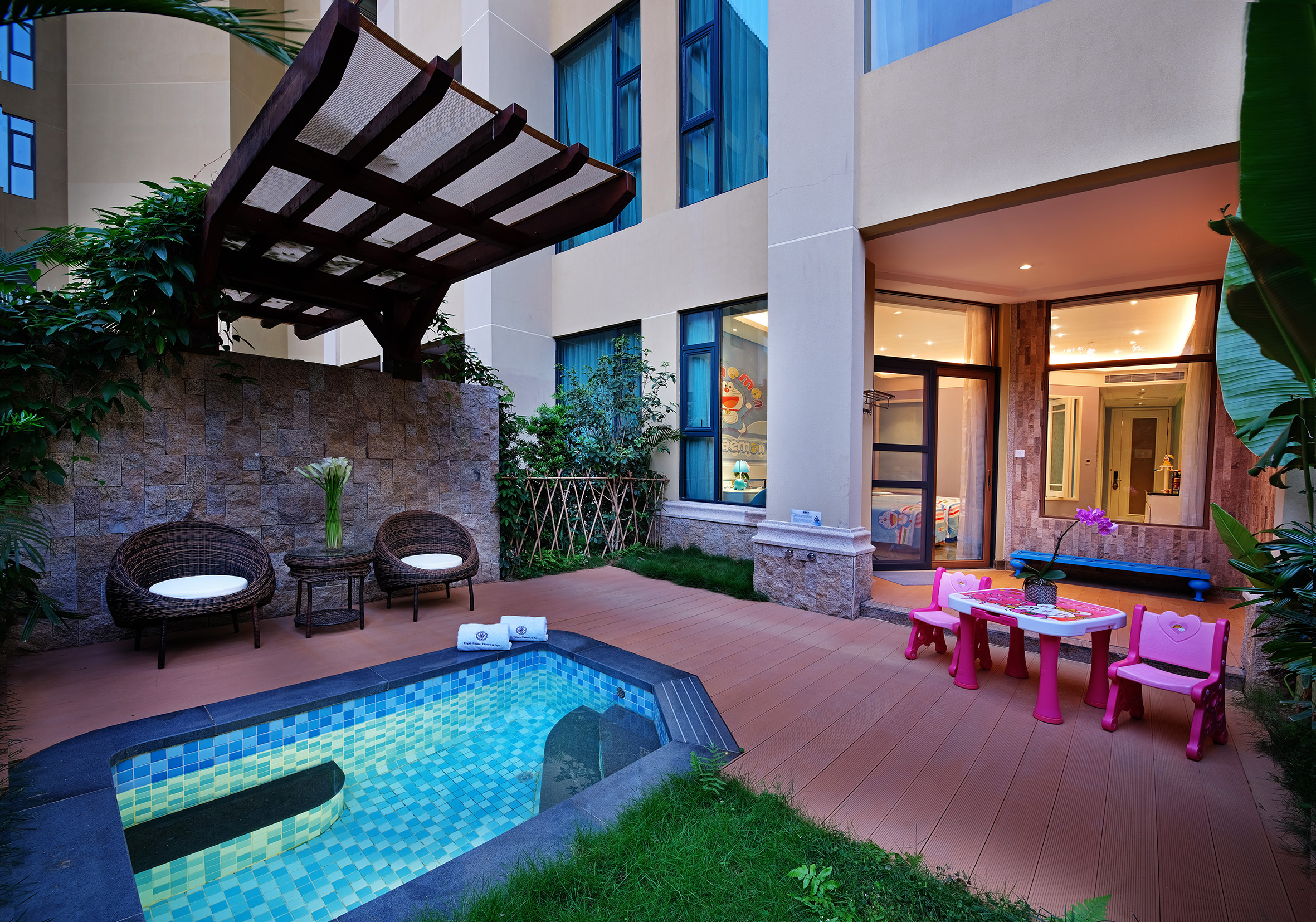 Regal Palace Hot Spring Hotel Guangzhou亲子温泉房-三床卡通主题-独立泡池-认证温泉水入房-私家花园