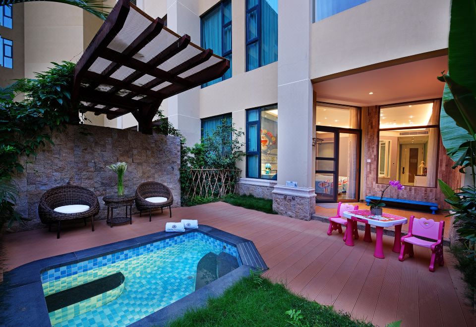 親子溫泉房-三床卡通主題-獨立泡池-認證溫泉水入房-私家花園