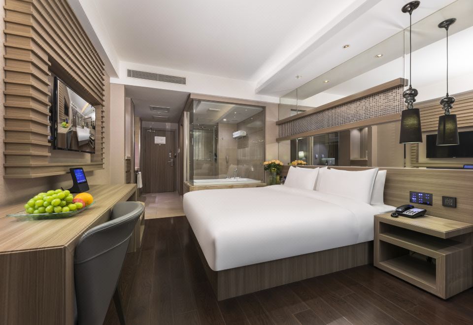 豪華大床房（迷你冰箱+愜意浴缸+智能客控）