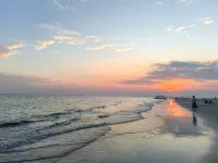 Dongxing Wanwei Langyuji Hotel (Golden Beach on Wanwei Island)