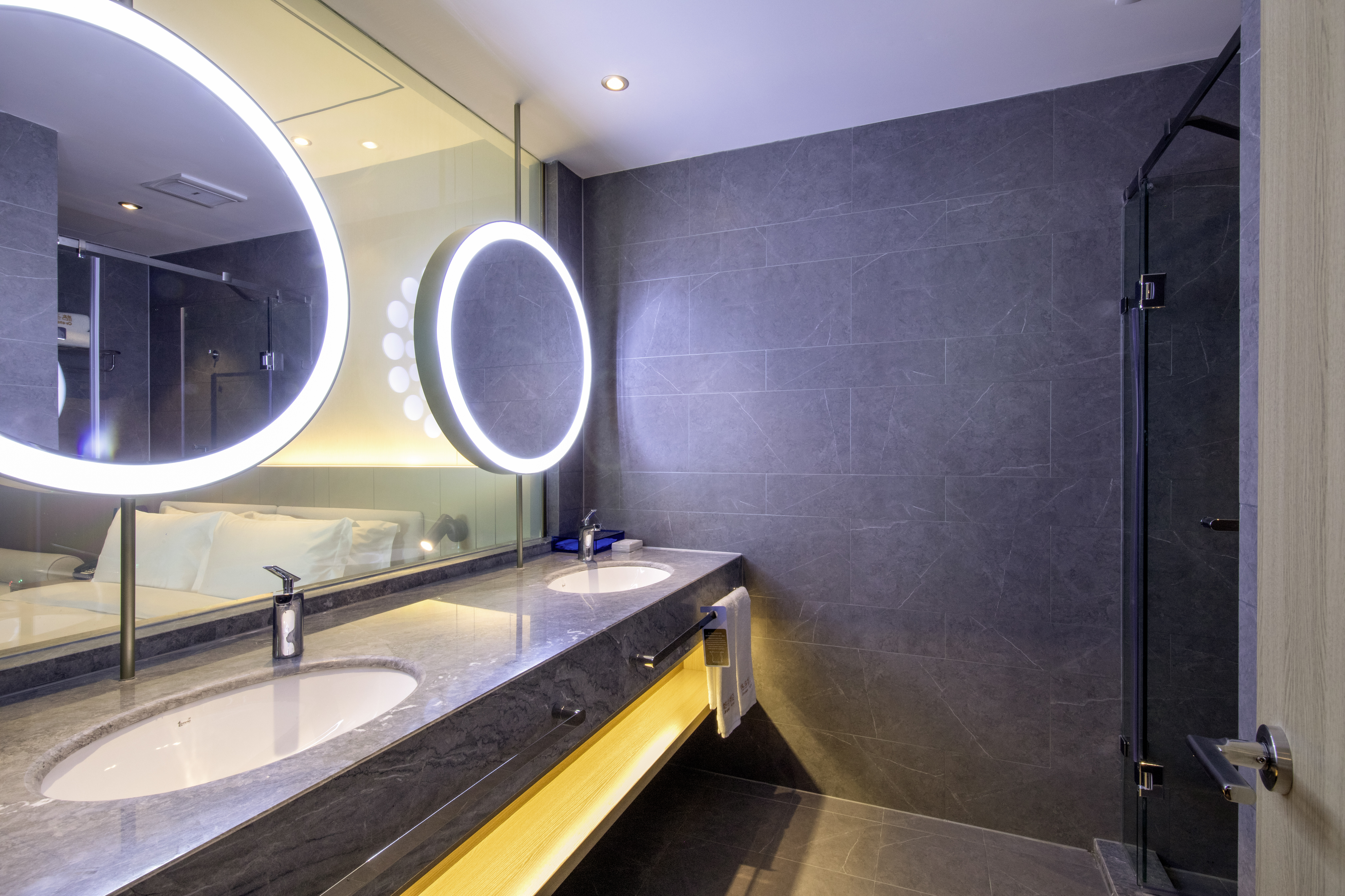 商务套房（地暖+全屋智控+电视投屏+智能马桶）