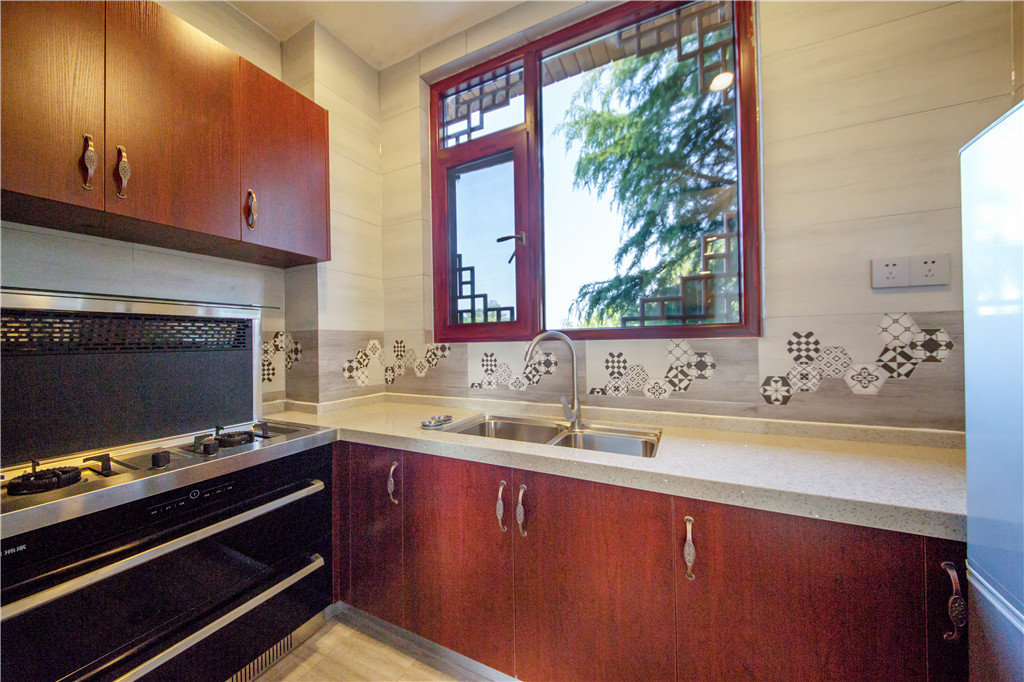 土家滴水床带浴缸、厨房、棋牌豪华大套房