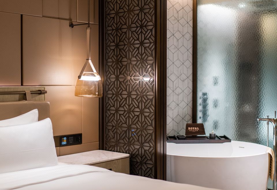 行政海景大床房（180度全落地窗看海景日出）