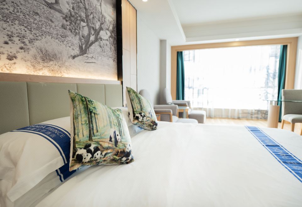 Panda Prince HotelGuanlan River-View Double Bed Room