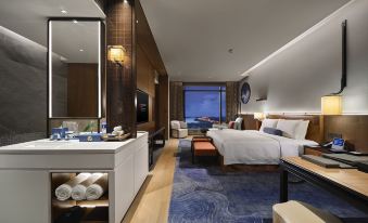 HUALUXE Nanjing Yangtze River - Housity
