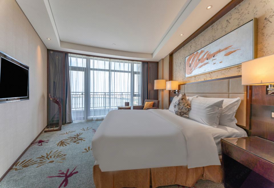 Executive Lake-view Suite