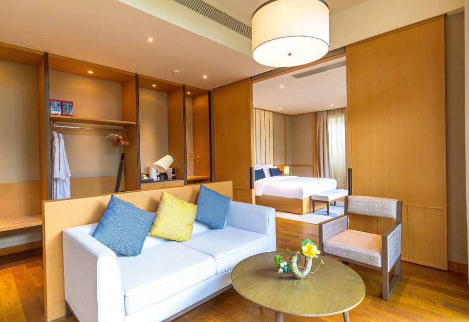 秋山居·畔山豪华套房丨180°山景阳台