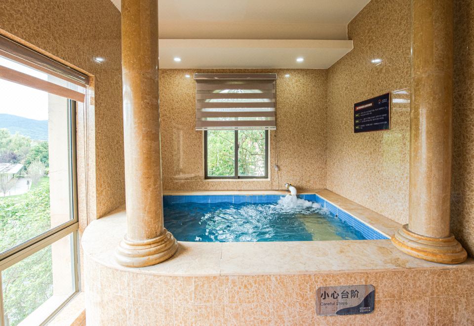 红犀牛（含私汤温泉）