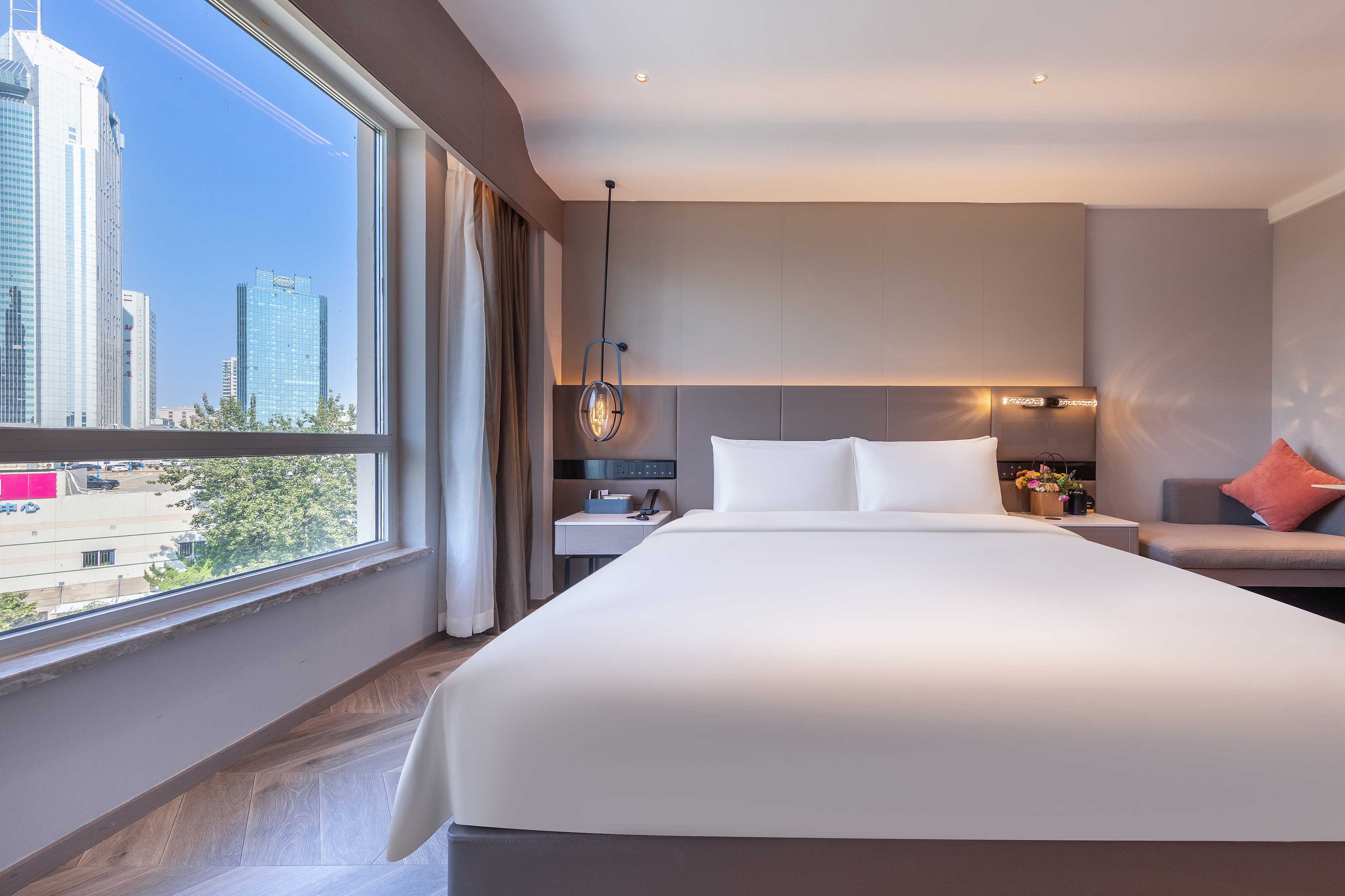 高级大床房（小冰箱-徕芬吹风机-投屏电视）