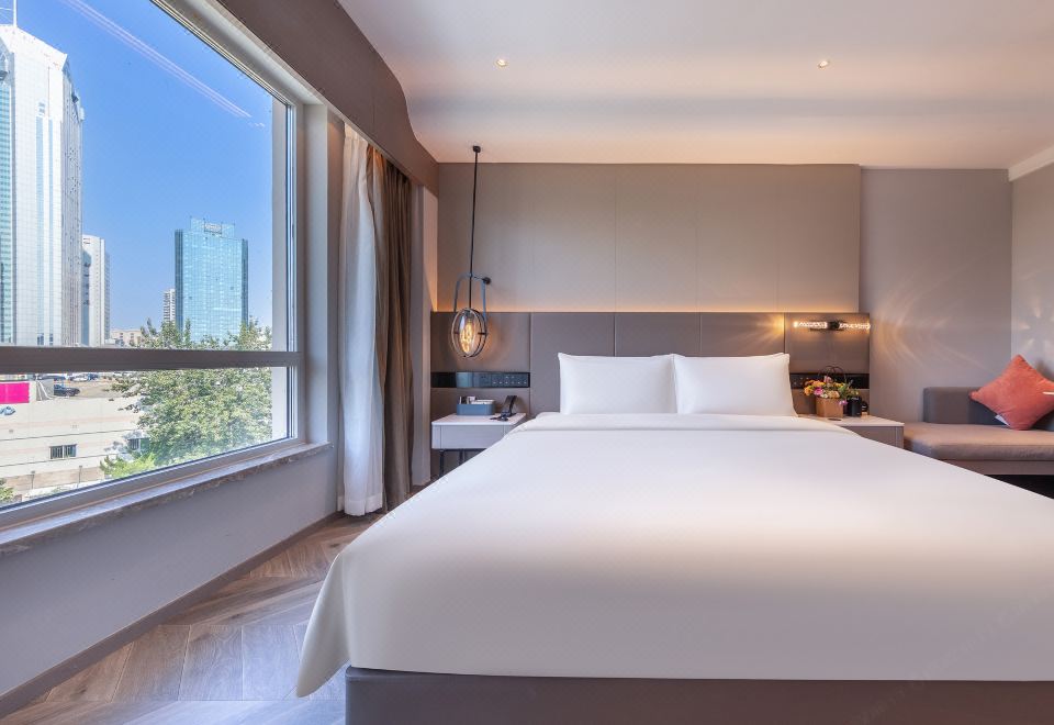 Atour S Hotel, Hisense Plaza, Qingdao Olympic Sailing CenterSuperior Double Bed Room (Mini Fridge + Leifen Hair Dryer + Screen Projection TV)