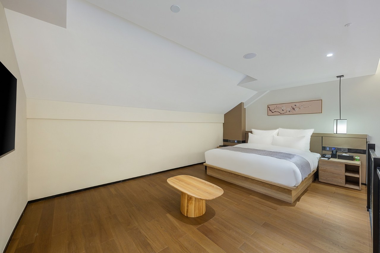 莫彷徨-LOFT泡泡浴大床套房（高端洗护+智能客控）