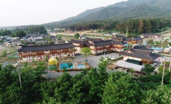 Gyeongju huyeonji Hanok Pension
