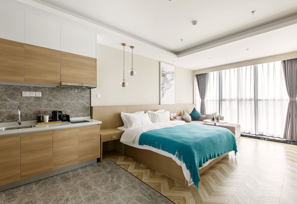 轻奢阔景大床房