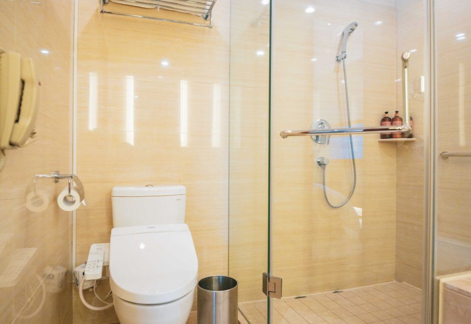 Ramada Plaza Shanghai Pudong AirportExecutive Business Suite