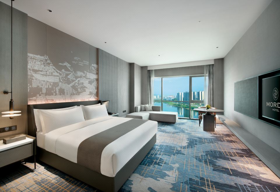 高級湖景大床房