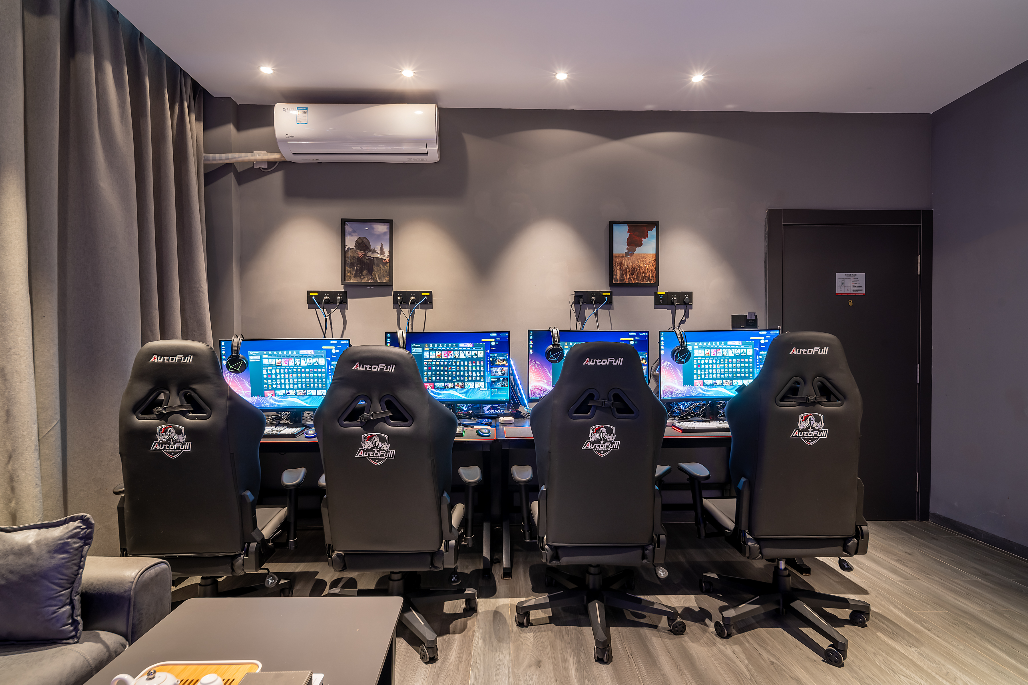 吃鸡四人间-[4台电脑+RTX3060显卡+i5-10700F处理器+16G内存+2K曲面屏+机械键鼠]+2张上下床+沙发茶几