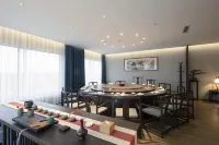 QIANNA HOTEL(Fugou High-Speed Rail South Station Artificial Lake)