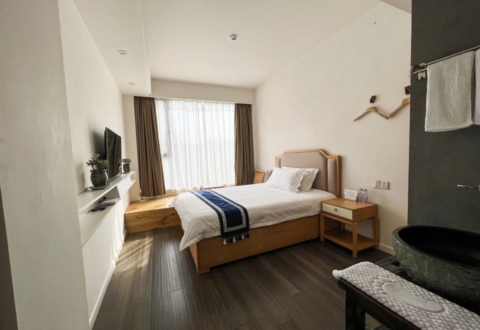 Yunqi Exquisite Double Bed Room