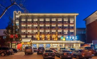 Chaoman Hotel (Beijing Changping Subway Station University Town Branch)