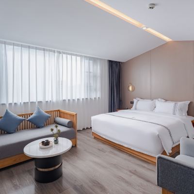 觀江聽濤大床房（觀三江夜遊燈光秀+賞日出晚霞） 江山勝景民宿酒店（樂山大佛店）優惠